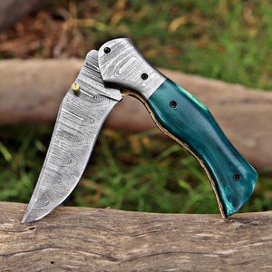 Navaja de Bolsillo Plegable de Acero de Damasco Forjado a Mano de Grado Industrial con Bloqueo Liner Lock para Caza, Actividades al Aire Libre y EDC, Mango Personalizable - Product Image 1