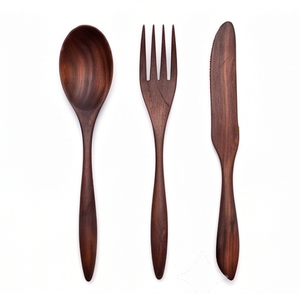 Ensemble de couverts en bois simple, finition mate, design minimaliste, pour le camping, la cuisine d'hôtel et la table. - Product Image 1