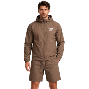 Conjunto ligero de chaqueta cortavientos y pantalones cortos para hombre, personalizado, de nailon y poliéster, con tela transpirable para deportes al aire libre y moda. - Product Image 6