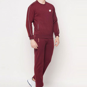 Ensemble de survêtement classique pour homme, idéal pour un style de vie décontracté, avec tissu doux au toucher et confort quotidien facile à porter. - Product Image 5