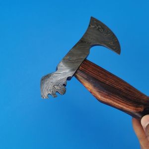 Hache de camping en acier au carbone avec manche en bois, outil compact pour couper du bois en extérieur, idéal pour la randonnée, le bushcraft et les travaux de jardinage - Product Image 4