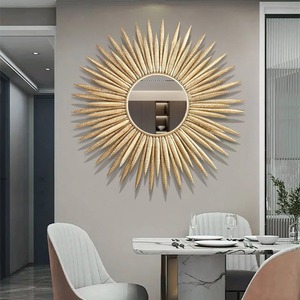 Décoration murale en métal doré effet soleil avec miroir, idéale pour l'entrée, le salon, la décoration de villégiature et les cadeaux. - Product Image 2