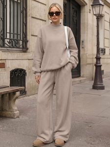 Ensemble de survêtements pour femmes personnalisés en molleton d'automne/hiver 340g, anti-rétrécissement, respirant, 100% coton, deux pièces, sweat-shirt et pantalon assortis - Product Image 5