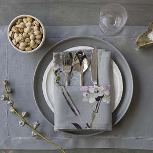 Set di 4 tovagliette in 100% lino di Mode Living, lavabili in lavatrice e resistenti per un'esperienza culinaria elegante - Product Image 3