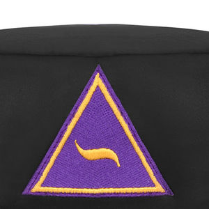 Casquette de haute qualité avec emblème triangulaire violet brodé à la machine, ceinture réglable, casquette noire avec emblème de la Couronne - Product Image 5