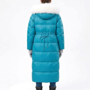 Manteau long matelassé pour femme avec capuche en fourrure, doudoune d'hiver à fermeture éclair, vêtement d'extérieur décontracté, chaud, durable et léger - Product Image 3