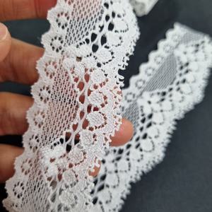 Dentelle extensible florale légère en nylon et élasthanne de 3,3 cm avec bord festonné pour lingerie et sous-vêtements - Product Image 4