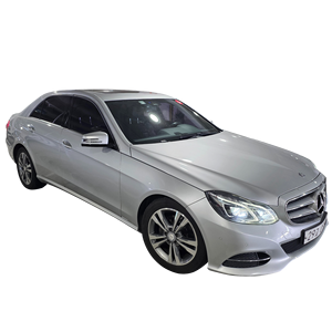 Mercedes-Benz Clase E Diésel Sedán con Volante a la Izquierda, Asientos de Cuero, Interior Oscuro - Exportador Coreano Inspeccionado (300500 Autos/Mes) - Product Image 2