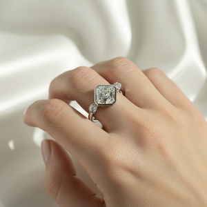 Anillo de compromiso de tres piedras con moissanita de corte Asscher de 2.50 quilates engastada en bisel, plata de ley 925, chapado en plata, con laterales de corte brillante - Product Image 3