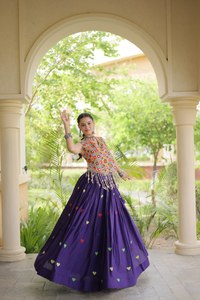 Lehenga Choli violet avec broderie en forme de cœur et travail de miroir pour femmes, tenue traditionnelle indienne pour mariage, robe en coton longue jusqu'au sol - Product Image 2