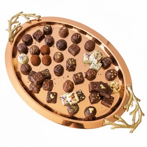 Plateau en métal finition cuivre de qualité supérieure avec poignée design, plateau à chocolat moderne décoratif pour usage hôtelier - Product Image 2