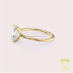 Bague de fiançailles en moissanite taille émeraude en or jaune, solitaire classique, bague de promesse et de mariage - Product Image 3