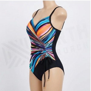 Ensemble de yoga 2 pièces imprimé papillon bleu avec finition dorée, body à col en V profond et jupe portefeuille longueur genou - Product Image 3
