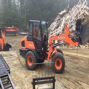 Cargadora de ruedas Kubota diseñada para condiciones de trabajo extremas, ingeniería avanzada y materiales duraderos que brindan una calidad premium. - Product Image 4