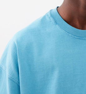 เสื้อยืดคอกลมทรงบ็อกซี่สีฟ้าอ่อนสำหรับผู้ชาย ผ้าคอตตอนหนานุ่ม ซักแล้ว ทรงหลวม ไหล่ตก แขนกว้าง แบบครอป  ขายส่ง/OEM - Product Image 4