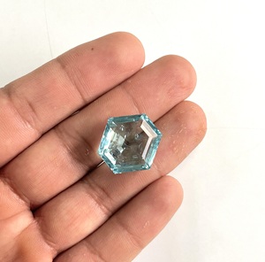 Piedra de Aguamarina Azul Natural de 24.16 Quilates con Corte Hexagonal para la Elaboración de Joyería Fina - Product Image 4