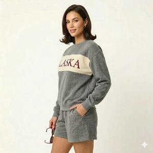 Ensemble short et haut à col roulé pour femme, en molleton doux et coton respirant, tenue décontractée confortable et élégante, service de production sur mesure. - Product Image 1