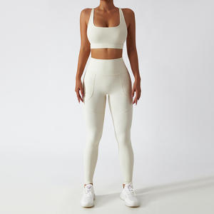 Ensemble 2 pièces sexy tricoté pour femme : Leggings moulants et short de fitness, haut court sans manches, idéal pour l'été et les sorties décontractées. - Product Image 3