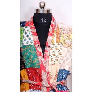 Robe de chambre en soie Kantha patchwork respirante pour femme, longueur genou, col en V, style indien vintage, sexy et romantique, pour l'été et le printemps - Product Image 4