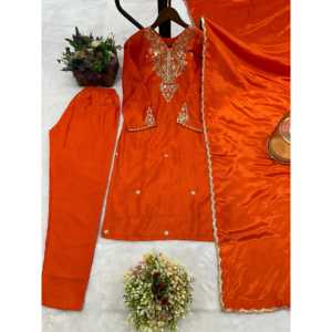 Ensemble de costume de fête pour femmes avec broderie et travail de séquence - Product Image 5