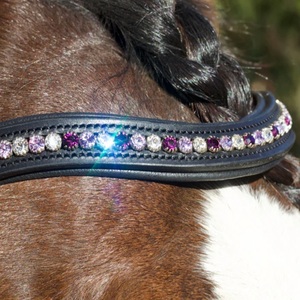 Frontal de cheval en cuir rembourré de luxe, à rangée unique, orné de cristaux transparents violets et blancs et de pierres de diamant incrustées, avec canal vide - Product Image 4