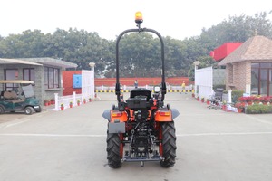 Mini tractor equipado con un motor Mitsubishi Euro 5 4WD de 26 HP certificado COC y WVTA - Product Image 3