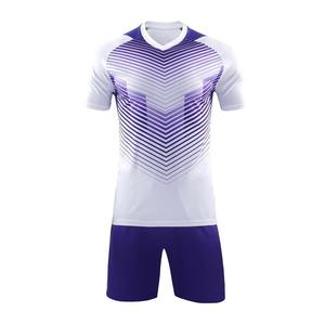 Tenue de football performante conçue avec un tissu léger, des panneaux latéraux ventilés et une coupe flexible pour une mobilité maximale - Product Image 1