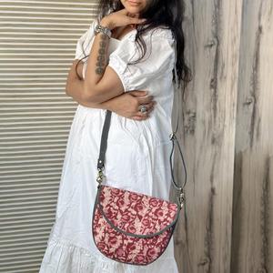 Bolso Bandolera de Cuero Genuino con Solapa Estampada, Bolso para Portátil, Gran Capacidad, Ligero, para Viajes y Uso Diario - Product Image 6
