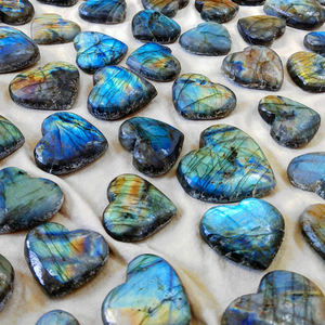 Cabujón de Labradorita en Forma de Corazón, Piedra Preciosa Natural con Reverso Plano |   Piedra Colgante de Azul Fuego Corte Flash con Envoltura de Hilo, Venta al por Mayor a Granel de África - Product Image 6