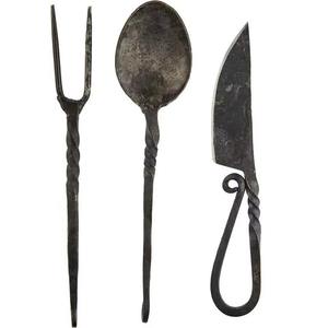 Un ensemble de couteaux à fromage en métal de qualité supérieure rehausse les expériences culinaires et confère un look luxueux. - Product Image 4