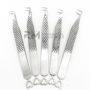 Pince à épiler RMI Heart And Winter Design Bottom Style Diamond Grip et Plain Grip, pour cils entiers et pointus, emballage en boîte cartonnée - Product Image 2