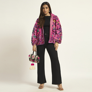 Chaqueta Suzani de Terciopelo Rosa con Bordado Floral, Estilo Boho, Cuello Camisero, Manga Larga, para Mujer - Product Image 2