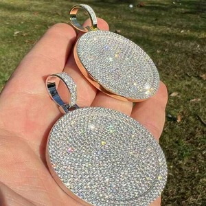 Pendentif rond en moissanite, argent 925, micro-pavé, plaqué or 18 carats, breloques à thème, pendentif de luxe pour homme, à porter au quotidien, idéal pour les cadeaux - Product Image 5