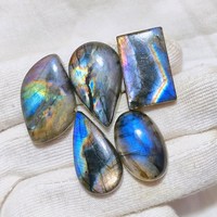 Pierres précieuses de labradorite bleue naturelle multi-éclats, certifiées par des experts de la joaillerie tierces, formes et tailles variées, effet de jeu de couleurs
