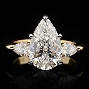 Bague en moissanite de 5 carats à trois pierres en forme de poire, argent sterling 925, luxe unique pour les femmes, vente directe d'usine - Product Image 1