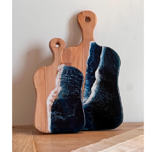 Tablas de Cortar de Madera y Resina Epoxi Hechas a Mano, Tabla de Cortar de Madera Premium con Diseño de Río Oceánico y para Servir Queso, Grado Alimenticio - Product Image 1