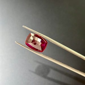 Rubí rojo sintético cultivado en laboratorio, corte cojín, a precio de fábrica para la fabricación de joyas. - Product Image 3