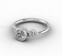 Bague de mariage minimaliste personnalisée avec initiale en argent 925 et diamant CZ 6 mm serti clos, cadeau idéal pour maman – Meilleure vente