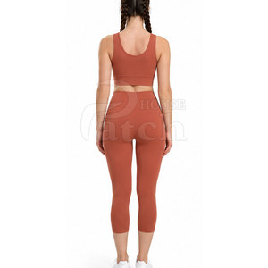 Conjunto de yoga para mujer con tela elástica para entrenamiento en el gimnasio, fitness y uso diario, cómodo para el rendimiento durante todo el día. - Product Image 3