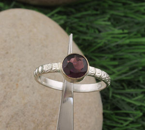 แหวนแต่งงานคลาสสิกประดับพลอยโกเมนสีแดงธรรมชาติสำหรับผู้หญิง เงินแท้ 925 พลอยเดี่ยว หินประจำเดือนเกิดเดือนพฤศจิกายน - Product Image 4