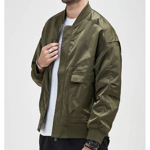 Veste bomber verte surdimensionnée pour homme, style streetwear, multi-poches, coupe-vent, veste de pilote MA-1, vente en gros personnalisée - Product Image 2