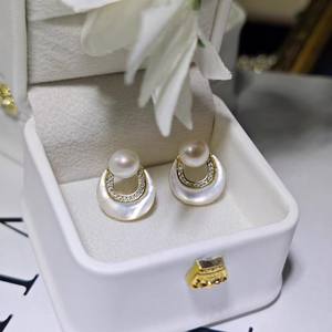Pendientes de Plata de Ley S925 con Perlas Naturales de Agua Dulce y Madreperla Blanca, Joyería de Lujo y Elegante - Product Image 1
