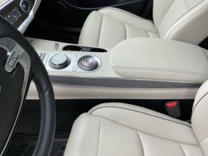 PREMIUM Deluxe 2024 Genesis GV70 2.5T SUV - Product Image 4