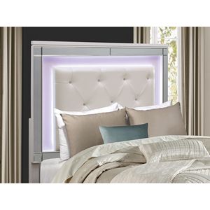 Letto Queen Size Moderno e Glamour con Testiera LED, Finitura Bianca Metallizzata, Rivestimento Trapuntato, Arredamento Camera da Letto - Product Image 2
