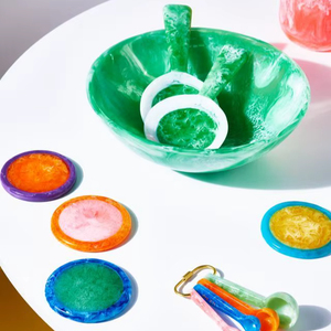 Elegante tazón decorativo de resina con juego de cucharas para una presentación de lujo que crea una presentación refinada y con estilo. - Product Image 1