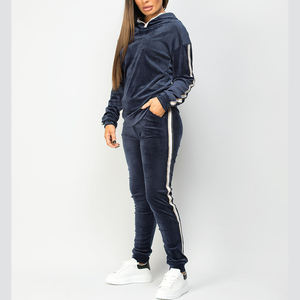 Survêtement pour femme de conception récente, fabriqué au Pakistan, avec logo personnalisé imprimé, sweat à capuche en polaire anti-boulochage, vêtements de sport de couleur unie - Product Image 6