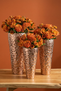 Florero de Metal Dorado Rosa Martillado de Lujo, Acabado en Cobre Elegante, Hecho a Mano, Decoración para el Hogar, Centro de Mesa, Unidad Individual - Product Image 5
