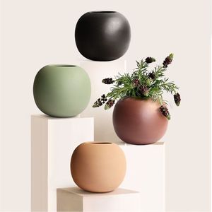 Vase à fleurs sphérique en métal minimaliste de luxe, pot rond en métal mat, décoration de centre de table pour salon intérieur - Product Image 1