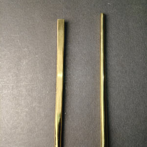 Ensemble de service minimaliste de luxe en 3 pièces plaqué or avec des poignées effilées élégantes et une finition miroir haute brillance, respectueux de l'environnement - Product Image 3