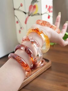 Brazalete de Resina Colorido Hecho a Mano con Detalles Artísticos Creativos para Mujer - Product Image 5